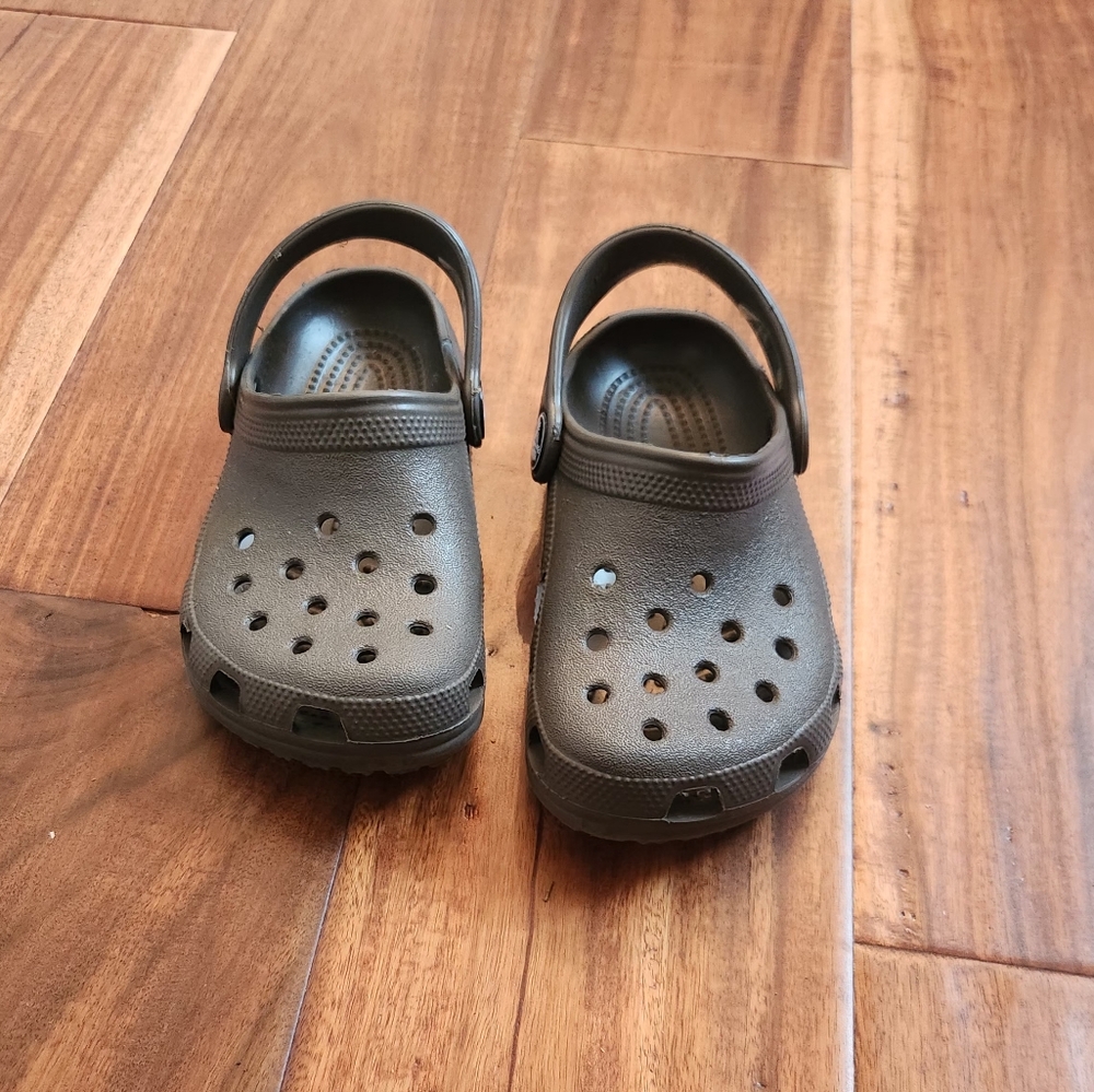 CROCS Green and Brown Water Shoes with Ventilation